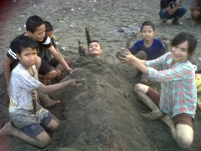 Adikku, Yudhi, sebagai unyil pertama